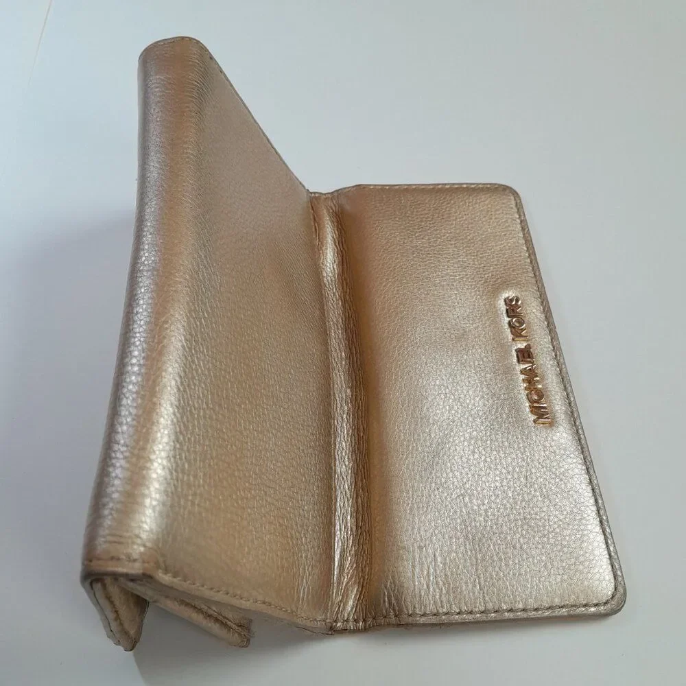 MICHAEL KORS JET SET TRAVEL LARGE ACCORDION WALLET GOLD